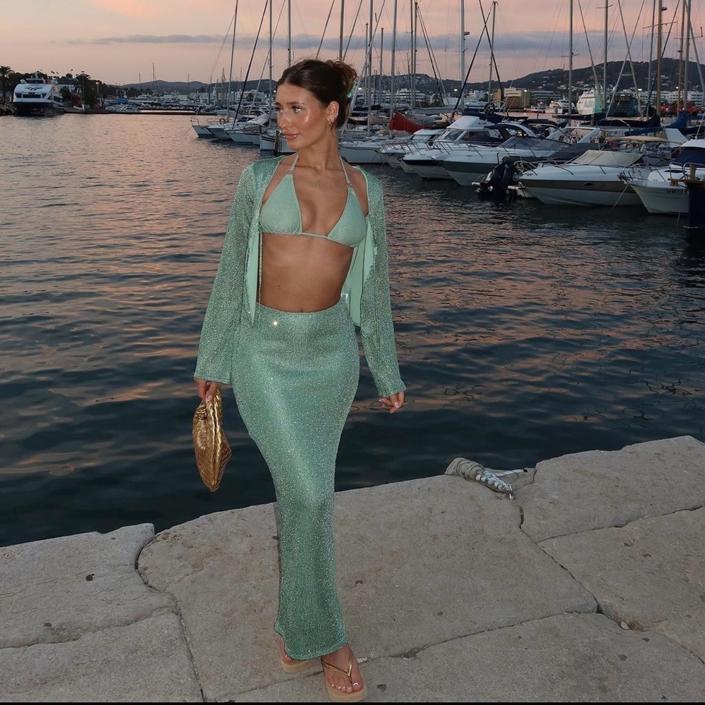 Gorgeous 4 piece set - beach club ready!
